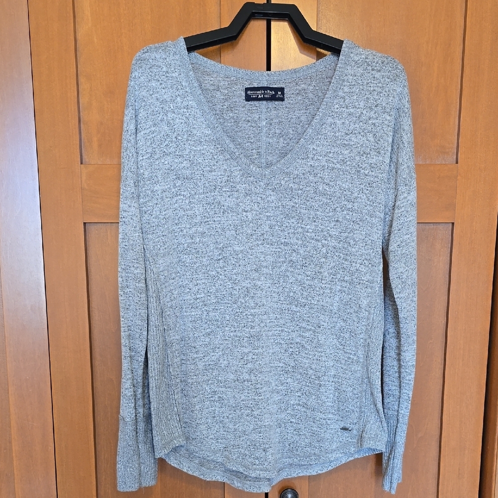 Abercrombie & Fitch Heather Gray Cozy V-Neck Long Sleeve Top